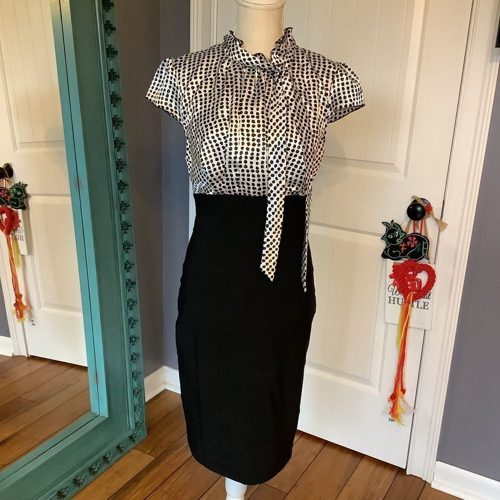 City Triangles Black &‎ White Pencil Dress 🖤🥰🤍